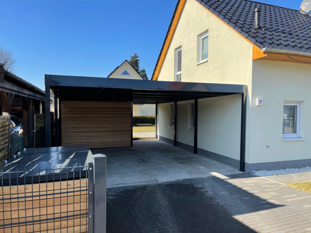 Carport Metall vs. Holz: Welches Material passt zu Ihnen?