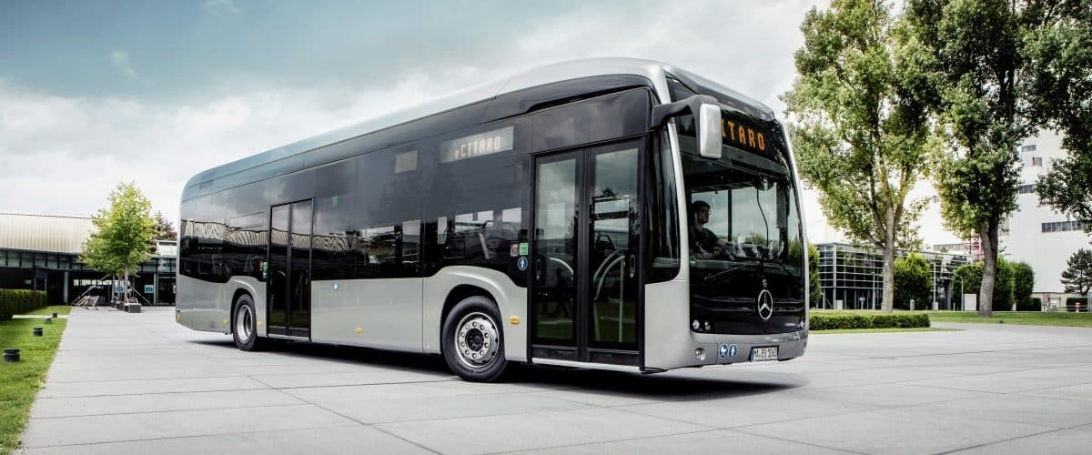 Neue umweltfreundliche Busse im Linienverkehr: Geschäftsführer Paul Kienberger betont die Bedeutung innovativer und zuverlässiger Technik mit dem neuen eCitaro für die E-Mobilität