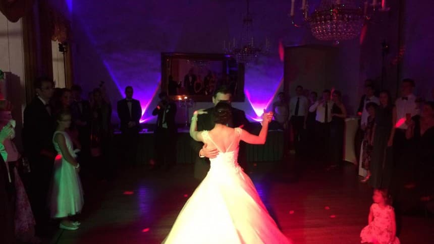 Im Einklang mit der Romantik: Der Leitfaden für Hochzeits-DJs