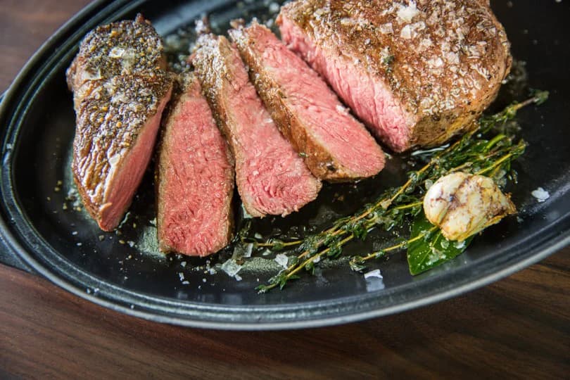 In der frostigen Umarmung von gefrorenem Rindfleisch
