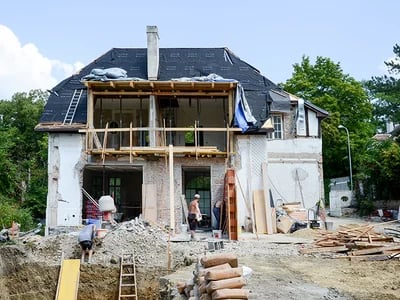 Altbau sanieren mit Leidenschaft: So meistern Sie die Herausforderungen bei der Renovierung alter Gebäude und sparen Zeit und Geld