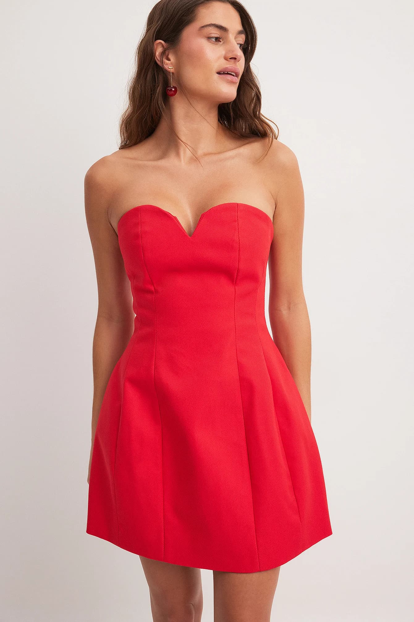 Arcinora: Minikleid Rot mit perfekter Passform und Eleganz