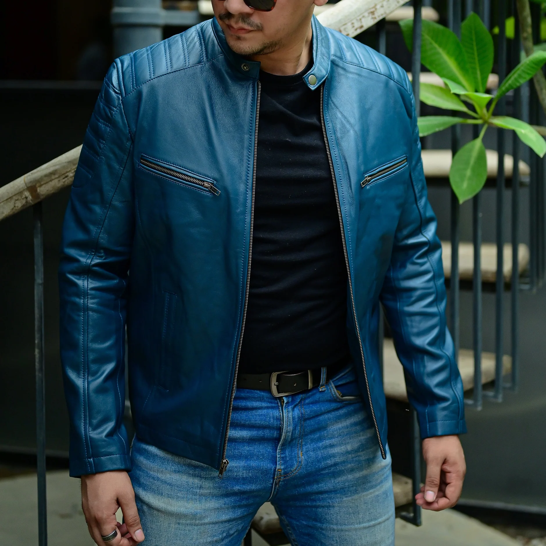 Wie Crone mit seiner Lederjacke mit Fell Stil und Funktion vereint