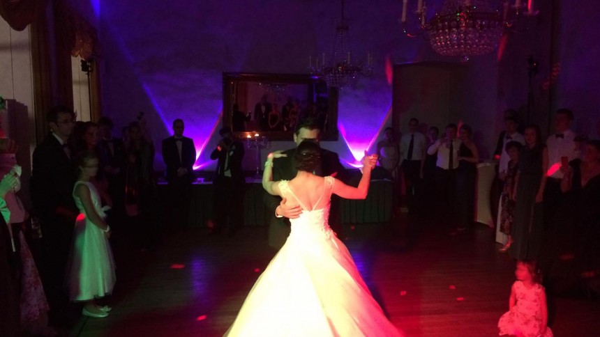 Im Einklang mit der Romantik: Der Leitfaden für Hochzeits-DJs
