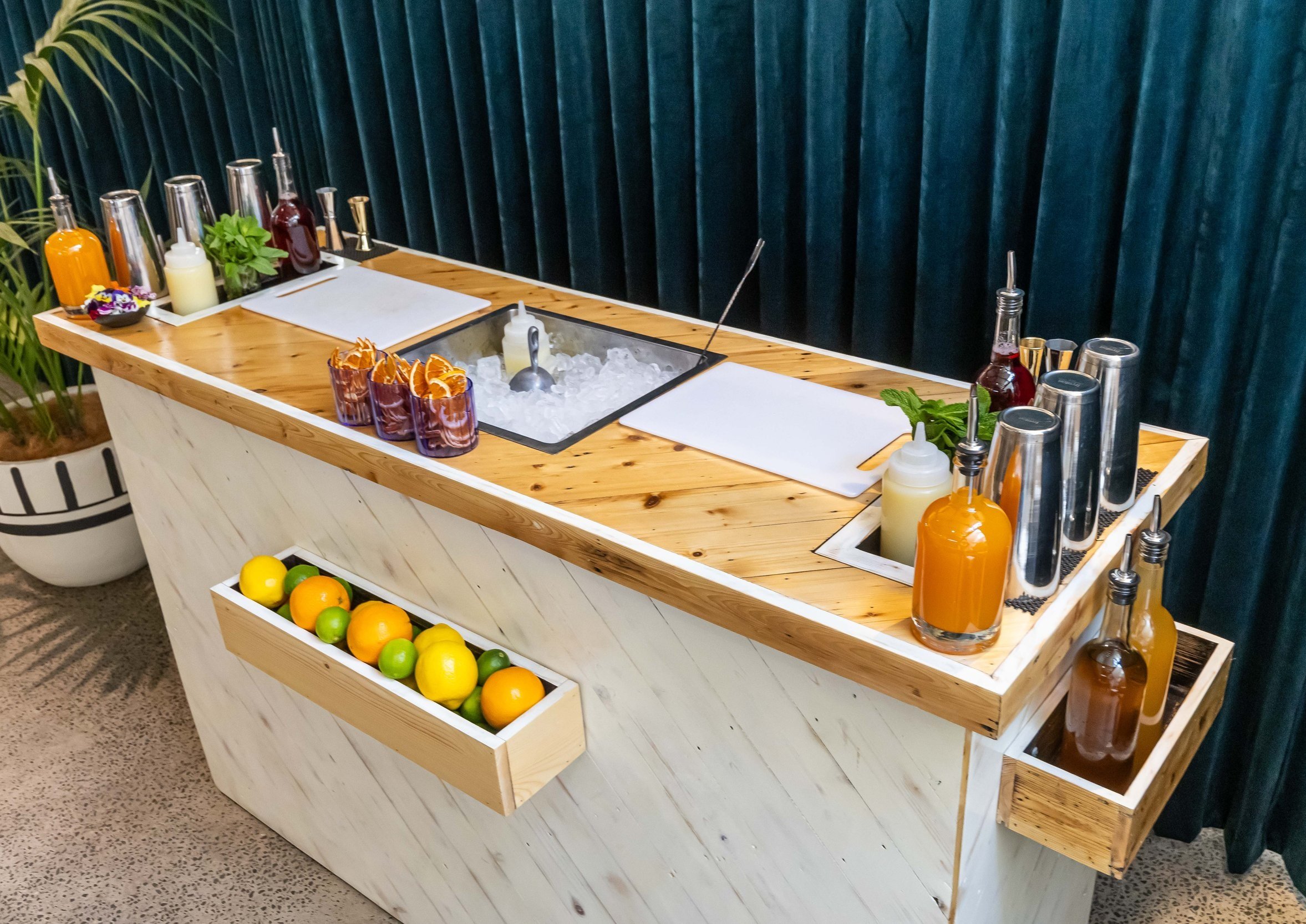 Unsere Servierwagen für Bordcatering: Perfekter Genuss für jeden Anlass
