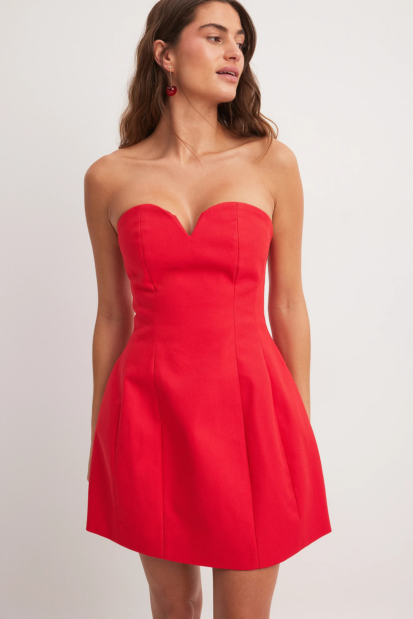 Arcinora: Minikleid Rot mit perfekter Passform und Eleganz