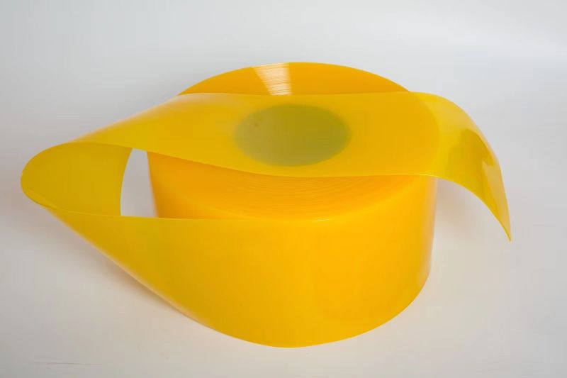 Effiziente Raumaufteilung: PVC-Lamellenvorhänge